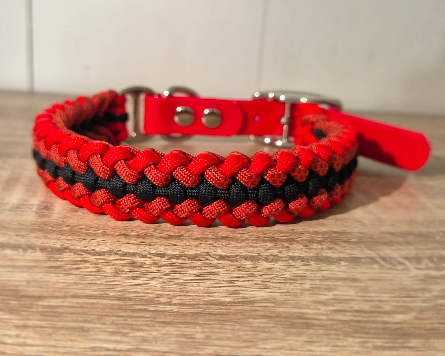 Collier pour chien en paracorde / Résistant et Personnalisable